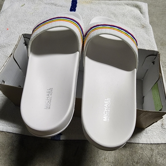 MICHAEL Michael Kors Women's White Gilmore Slides Pool Shoes slippers sandals - Picture 4 of 6